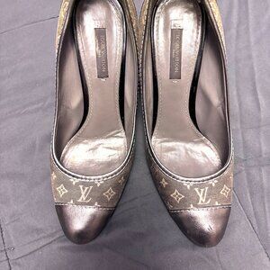 Louis Vuitton Monogram Pumps